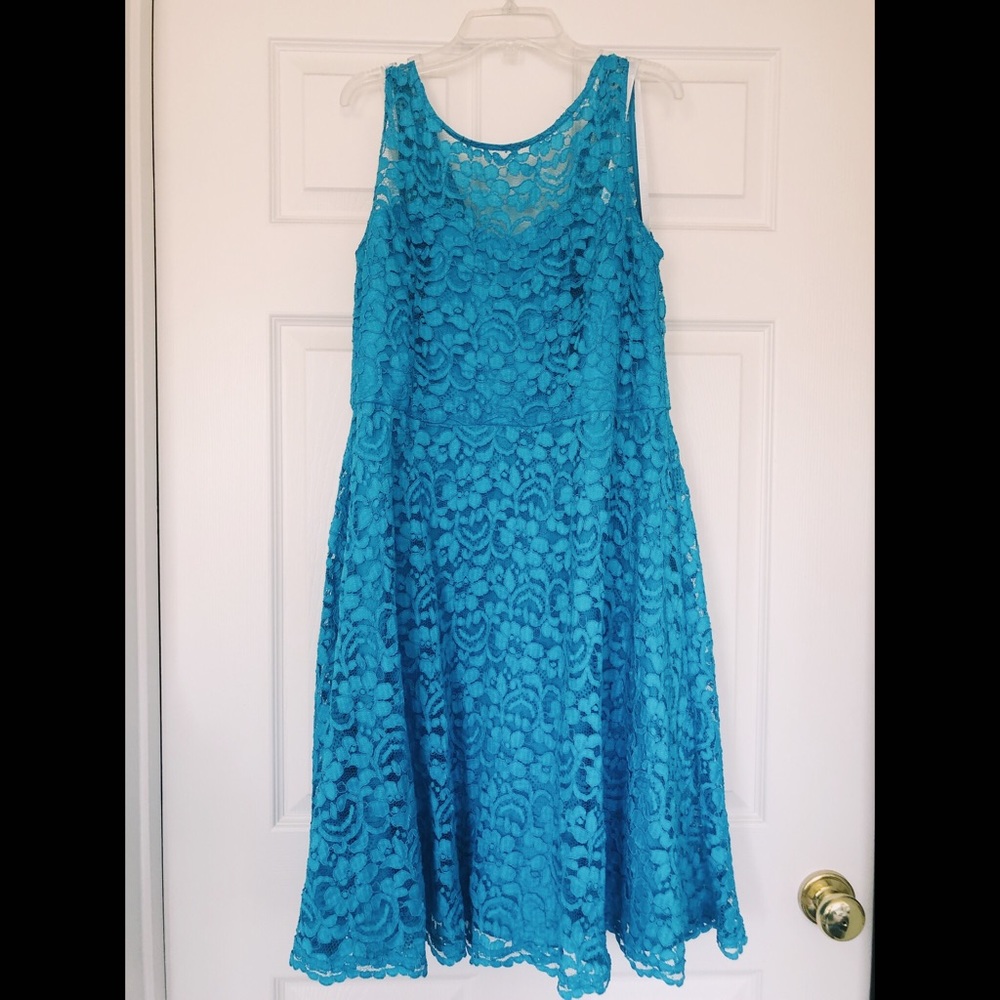 David’s Bridal Lace Bridesmaid Dress (Malibu blue)